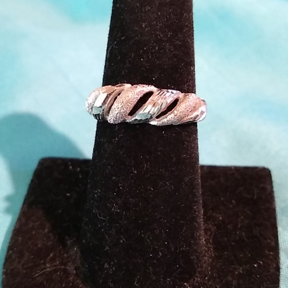 18K White Gold Ring - Picture 6 of 8